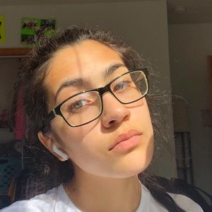 Meet your Posher, Alexia